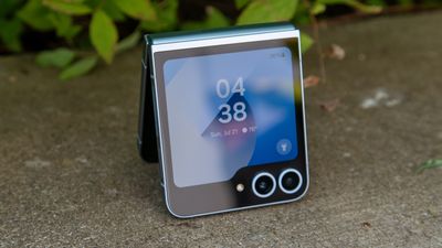 Rumors aren't sure if the Samsung Galaxy Z Flip 7 will use Snapdragon or Exynos