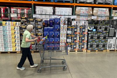 US inflation gauge cools with little sign of tariff impact, so far