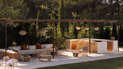 Forget That Rusty Old Grill — These 6 Outdoor Kitchen Appliance Trends for 2025 Make Cooking Al Fresco So Luxe