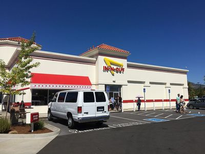 6 Regional Fast Food Chains You Have To Try Before You Die