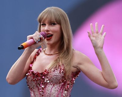 Taylor Swift buys back the rights to the master recordings of her first six albums