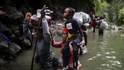 US Supreme Court lets Trump administration end legal protections for nearly 1 million immigrants