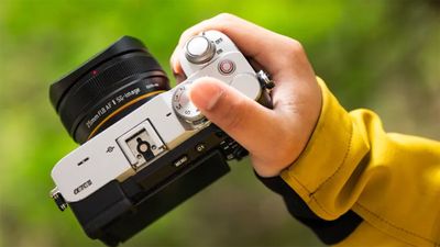 This insanely cheap 25mm f/1.8 camera lens costs just US$69!