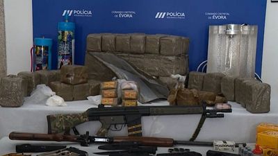 Police bust major drug trafficking ring in Portugal, seizing cash and weapons