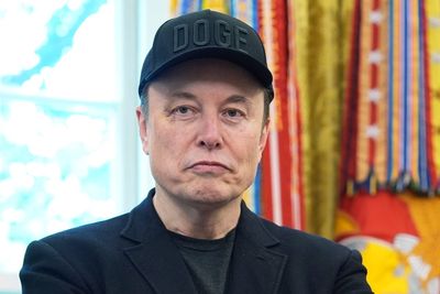 Musk says black eye came from his son’s punch as he sports shiner during Oval Office meeting with Trump