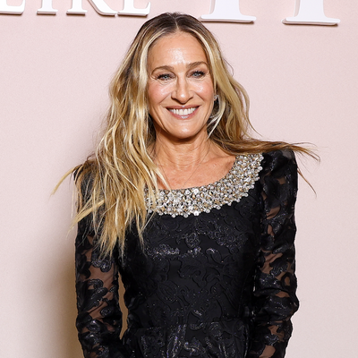 Sarah Jessica Parker Embraces TikTok's "Wrong Shoe Theory" With a Pair of Carrie-Coded Neon Pink Pumps