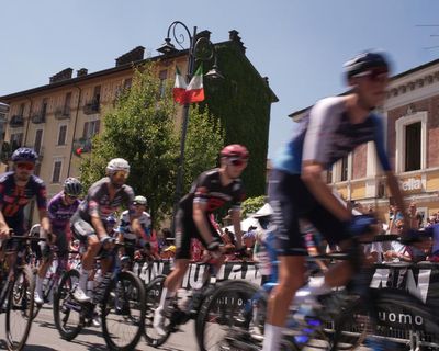 Giro d’Italia: Simon Yates all but seals Giro victory with stunning stage 20 attack – as it happened