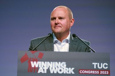 Union boss warns Starmer over ‘echoing the right’ on immigration