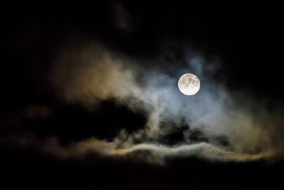7 Chef’s Specials That Only Happen During a Full Moon (Not Kidding)