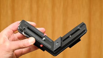 Manfrotto Q2 L bracket review: A not-so-universal L-bracket