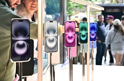 Apple's Great Escape: India iPhone Exports to US Soar 76% as China Falls Behind