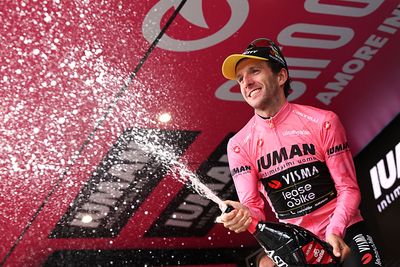 Giro d'Italia: Simon Yates rips maglia rosa off Isaac del Toro with devastating attack on Colle delle Finestre