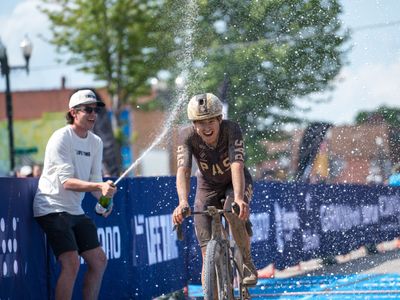 Unbound Gravel 200: Karolina Migoń takes emphatic solo victory in Emporia to continue winning streak