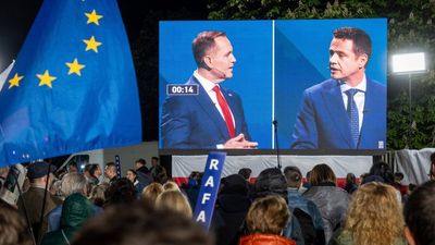 Poland braces for knife-edge presidential run-off in wide open election