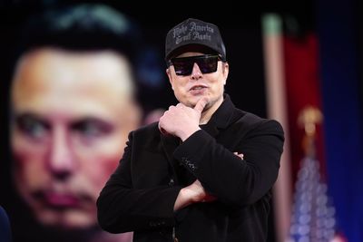 Musk asks CBS to stick to "spaceships"