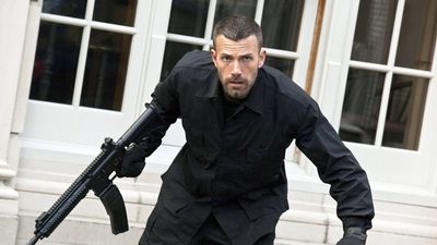 Netflix just got an intense crime thriller movie with Ben Affleck and Jeremy Renner — and it’s an adrenaline-fueled watch