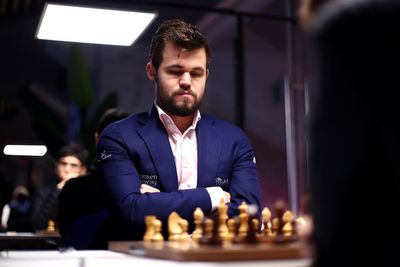 Magnus Carlsen storms out of chess tournament after shock loss