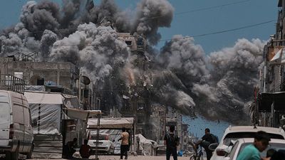 Israel's military advances in Gaza, attacking several hospitals over past week