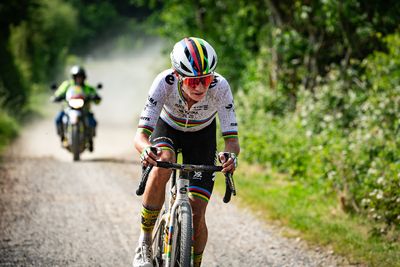 UCI Gravel World Series – Marianne Vos delivers solo victory in rainbow jersey at 3RIDES as Niels Vandeputte sprints to men's win
