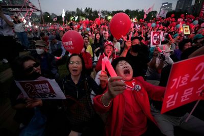 AP PHOTOS: South Koreans brace for a pivotal snap presidential election