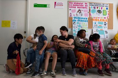 US health officials warn all international travelers to get measles vaccination