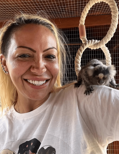 Ex-glamour model Jodie Marsh can keep lemurs at her Essex animal sanctuary, judge rules