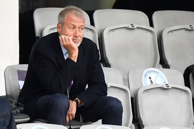 UK government ready to take Abramovich to court over Chelsea sale proceeds for Ukraine
