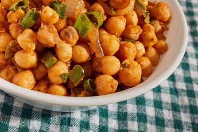 Daily cup of chickpeas can lower cholesterol, researchers find