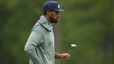 Tony Finau Explains ‘Spur-of-the-Moment’ One-Handed Putting Stroke at Memorial