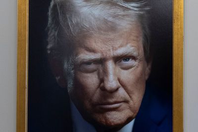 New Trump portrait ends decades-long tradition