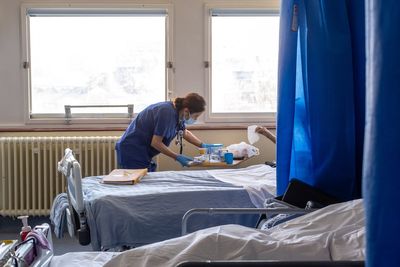 Brits more likely to develop cancer but less likely to die: report