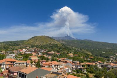 Tourists ignored warning signs before Mount Etna eruptions