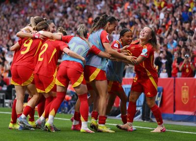 Clàudia Pina’s double for Spain means England miss out on Nations League finals