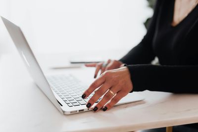 McKinsey Taps AI to Build PowerPoints and Draft Proposals, But Says Young Consultants Are Still Safe