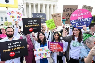 Trump rescinds guidance protecting women in need of emergency abortions
