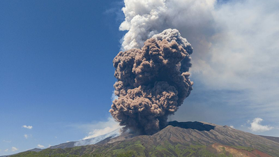 Watch the massive eruption on Mount Etna that sent hikers and tourists fleeing from plumes of ash, smoke and gas