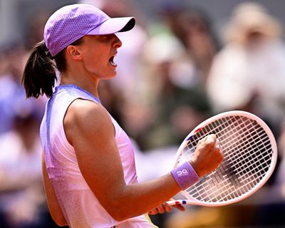 Swiatek sweeps past Svitolina to set up Sabalenka showdown at French Open