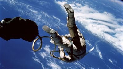 60 years ago, Ed White went out for walk | Space photo of the day for June 3, 2025