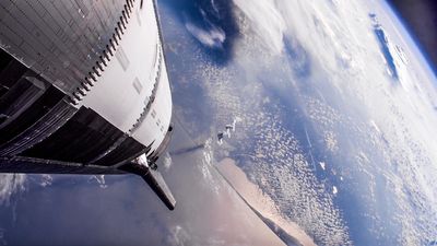 'Starship in space': See amazing photos from SpaceX megarocket's Flight 9 test mission