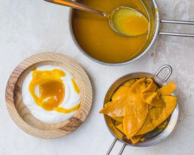 How to turn mango pit and skin into fruit coulis – recipe