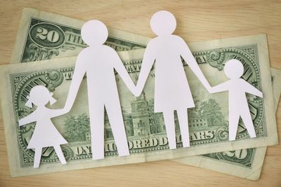 5 Expenses That Parents Need to Abandon For The Sake of Their Kids