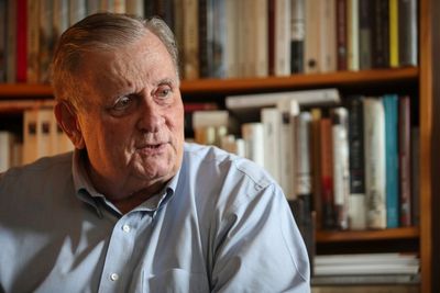 Edmund White, a groundbreaking gay author, dies at 85