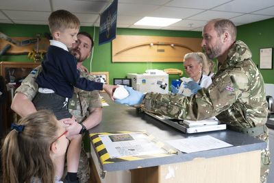William in accommodation pledge as he dishes out bacon rolls to soldiers