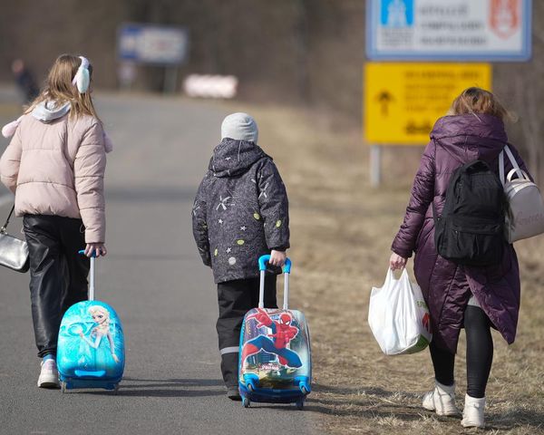 EU proposes extending right for 4m Ukrainians to stay in bloc until 2027