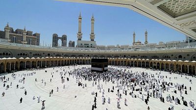 Saudi Arabia tackles sweltering heat as Muslim pilgrims embark on Hajj journey