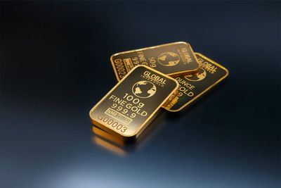 10 Gold vs Stocks Lessons You Shouldn’t Ignore