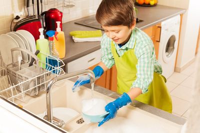8 Chores Your Child Should Master By The Age of 12