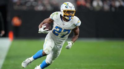 J.K. Dobbins to Take Free Agency Visit With Chargers Division Rival