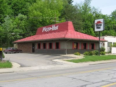 Remember When These 5 Fast Food Restaurant Chains Had Buffets?