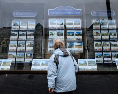 Tell us: are you trying to buy or sell a home in a UK holiday hotspot?